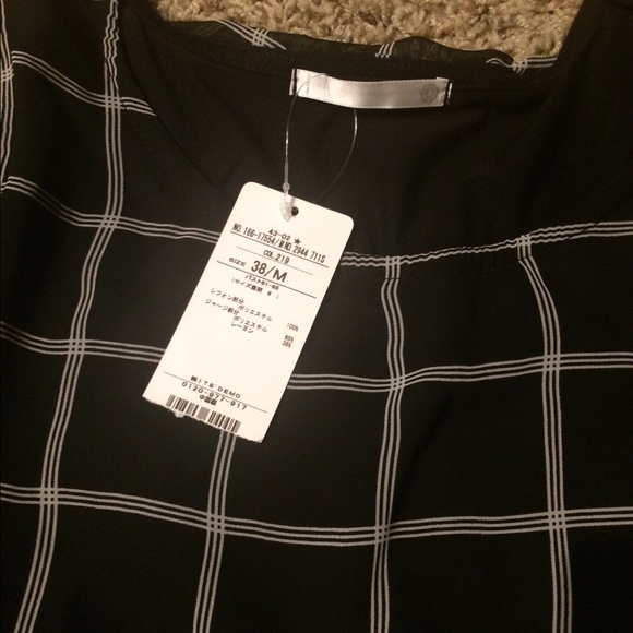 Top - Picture 2 of 2