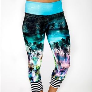 Onzie hot yoga graphic Capri 241 Malibu