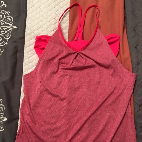 Champion Womens work out tank with built in bra.