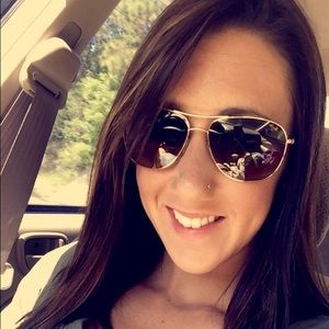 Meet your Posher, Melissa