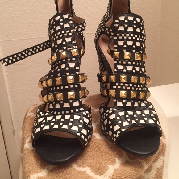 ZARA HTF size 40 studded heels