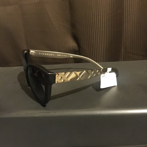 Burberry sunglasses main image 4