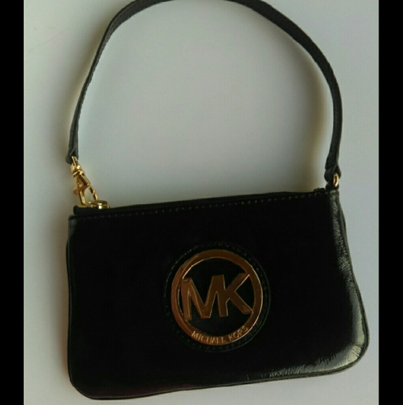 Michael Kors Handbags - Michael Kors Fulton Wristlet
