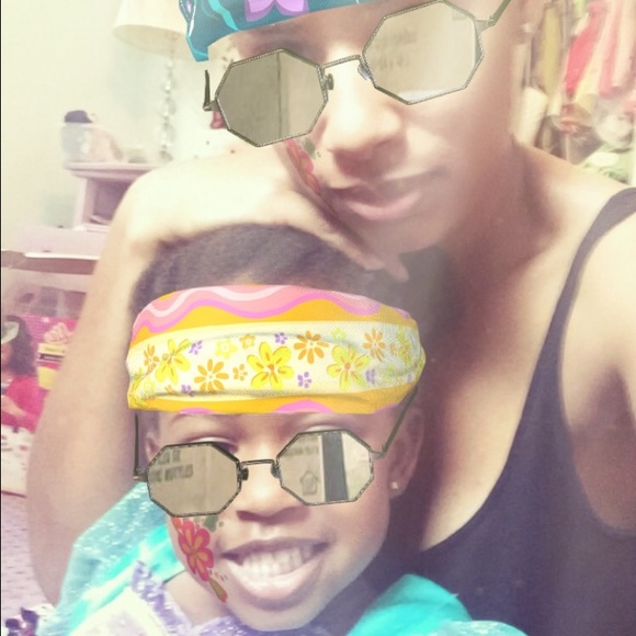 Meet your Posher, Joi - Picture 2 of 2