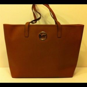 Micheal Kors jet set medium travel tote
