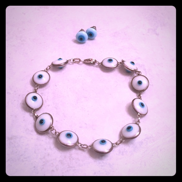 Jewelry - Beautiful stud earrings and bracelet set
