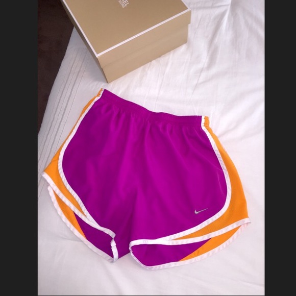 Women's Nike Sport shorts - Picture 2 of 3