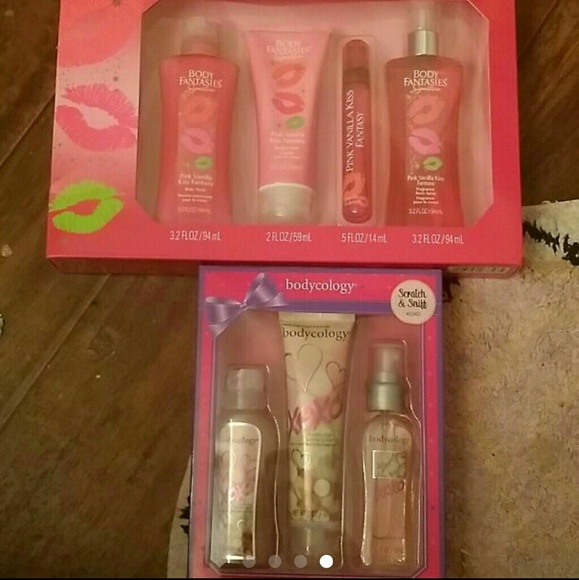 2 Body Gift sets.Pink Vanilla Kiss & XOXO sets.NIB