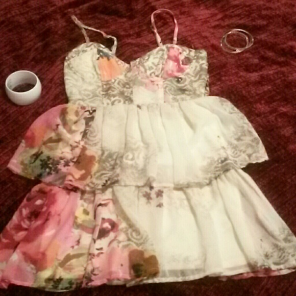 💋💞SUPER CUTE  FLORAL SUMMER DRESS BY TWENTY-ONE