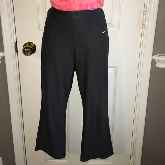 Nike Fit Dry Capris - Picture 2 of 5