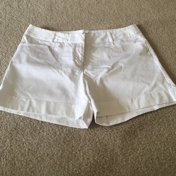 White 4.5 inch express shorts