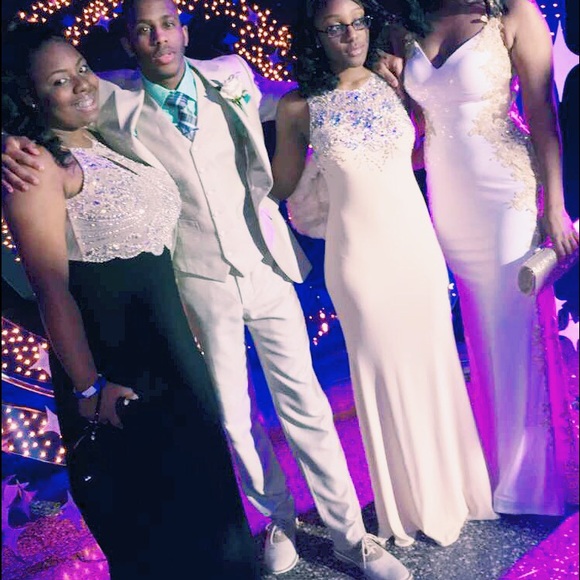 SELLING MY PROM DRESS!!!!! - Picture 2 of 4