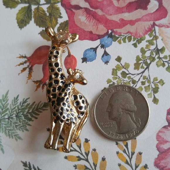 HOLD Vintage Giraffe brooch mom and baby pin - Picture 3 of 4