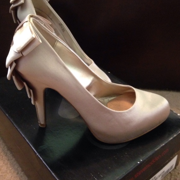 Steve Madden Satin pumps