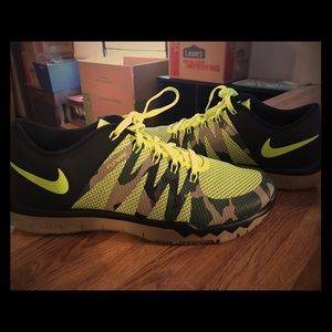 Nike Flywire Neon Green/Camo Tennis Shoes
