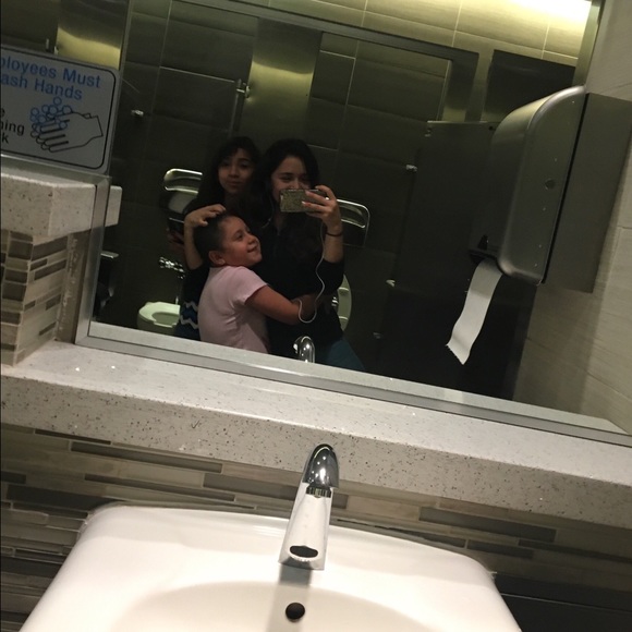 Meet your Posher, Isabelle - Picture 1 of 1