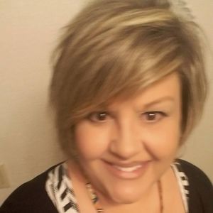 Meet your Posher, Denise