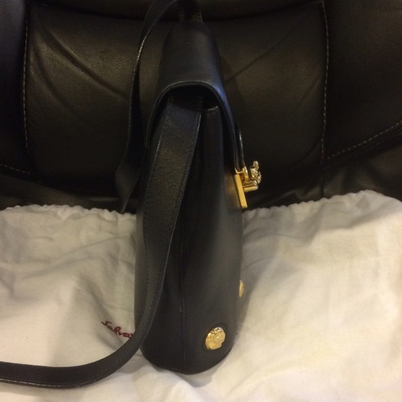 📢 BEAUTIFUL Salvatore Ferragamo Vintage Crossbody - Picture 2 of 4