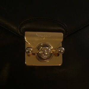 👜👛👝ADDITIONAL PHOTOS OF VINTAGE FERRAGAMO🛍🎀