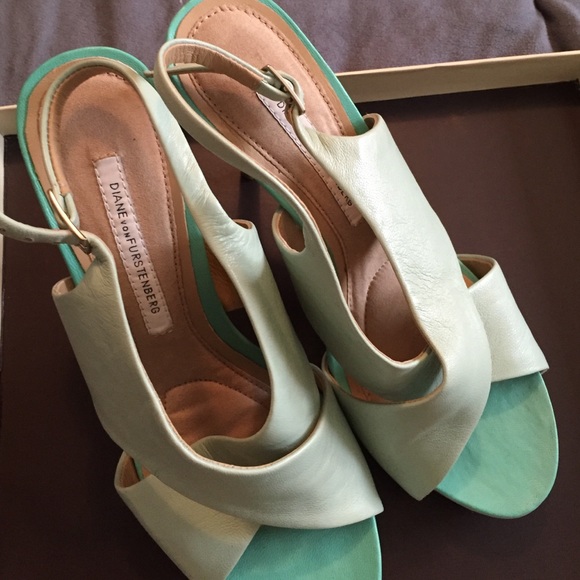 Very elegant sandal. Dress up or down.