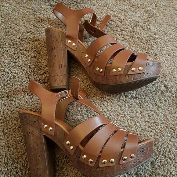 Heels - Picture 2 of 4