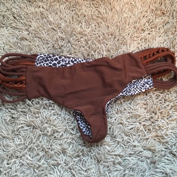 Acacia bottoms