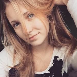 Meet your Posher, Becca