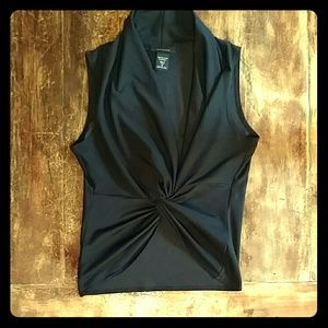 Express knot detail tank. Midriff baring.