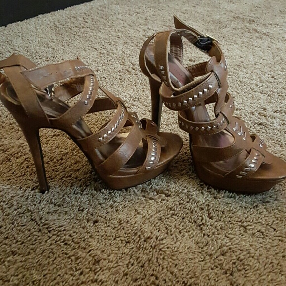 Spiked heels - Picture 2 of 3