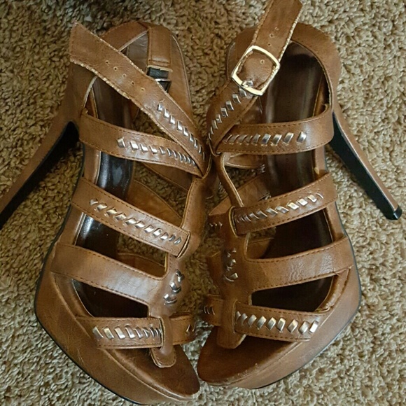 Spiked heels - Picture 3 of 3