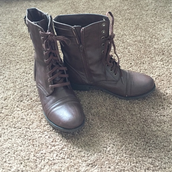 Combat boots