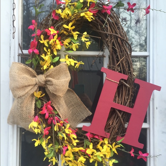 18" Oval Grapevine Wreath