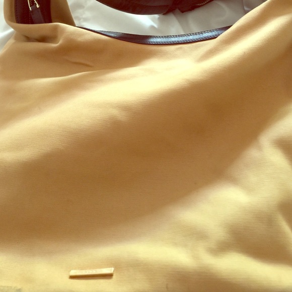 GUCCI Brown hobo bag!  Very classy