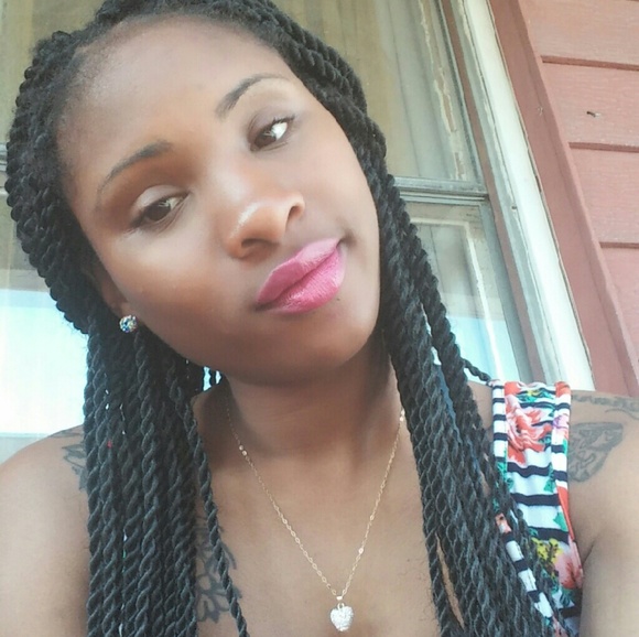 Meet your Posher, Danielle - Picture 1 of 1