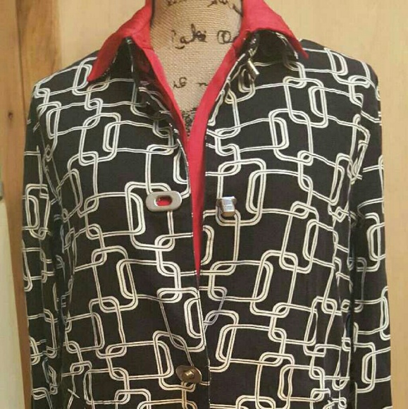 Top Off your look with this geometric mod Top Coat - Picture 2 of 4