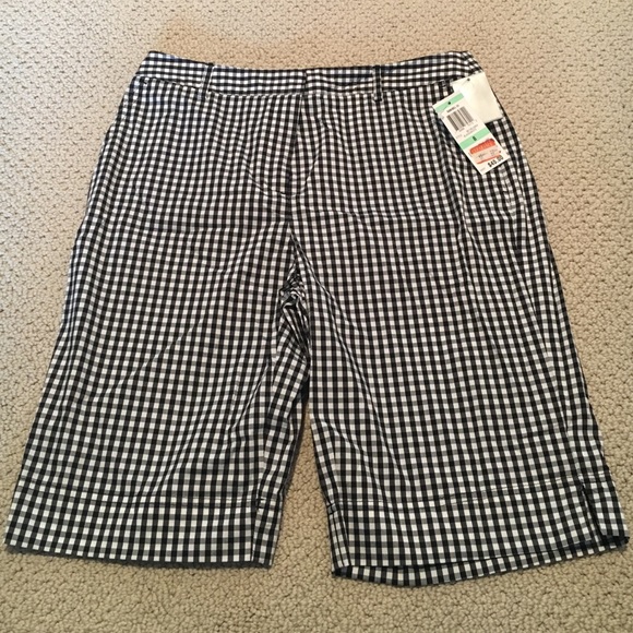 Black and white Charter Club golf shorts! ⛳️