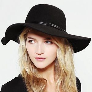 urban outfitters black floppy hat
