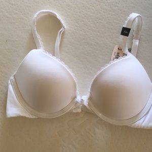 NWT 32 B white Body by Victoria Secret Push-Up bra