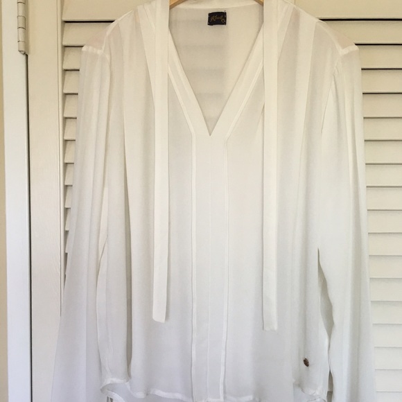 Blouse classic size M