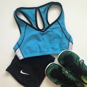 {Nike sports bra • Sz M}