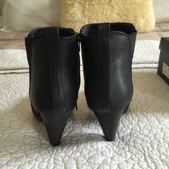 Boots - Picture 3 of 4