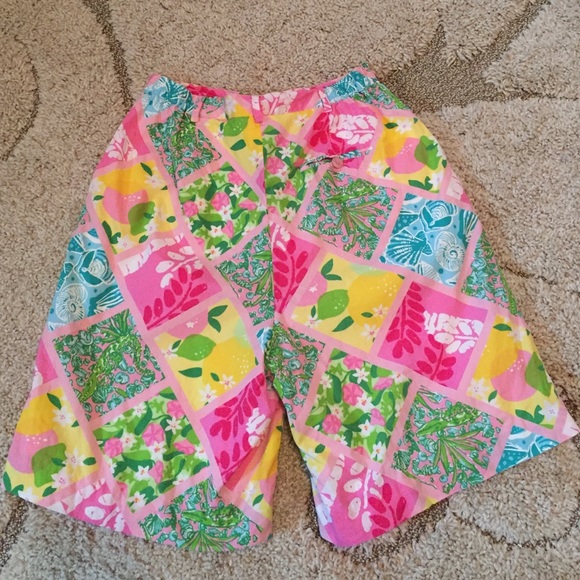 SALE Lilly Pulitzer Printed Bermuda Shorts sz 8 - Picture 2 of 3