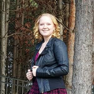 Meet your Posher, Adrienne