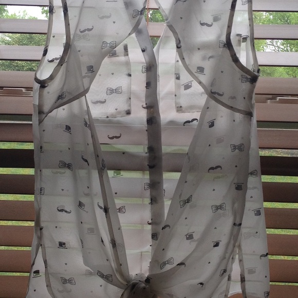 🦅 Sheer Backless Croptop 🦅 - Picture 3 of 4