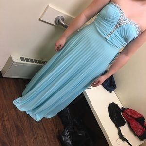 Cute dress size 12 fits smaller