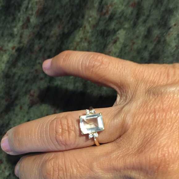 Aquamarine 18k gold ring with small diamonds