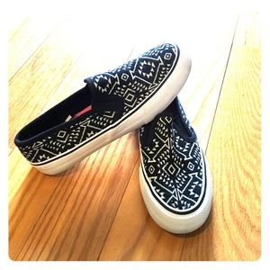 Worn ONCE Mossimo Vans styled tribal sneaker
