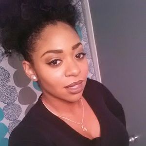 Meet your Posher, Laurren