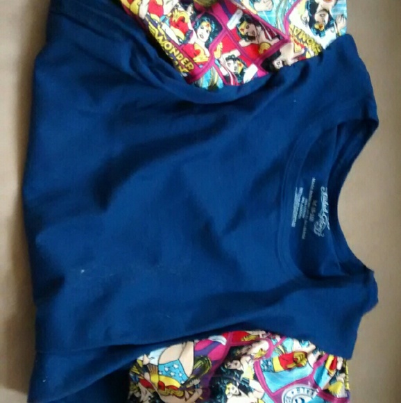 T shirts - Picture 1 of 1