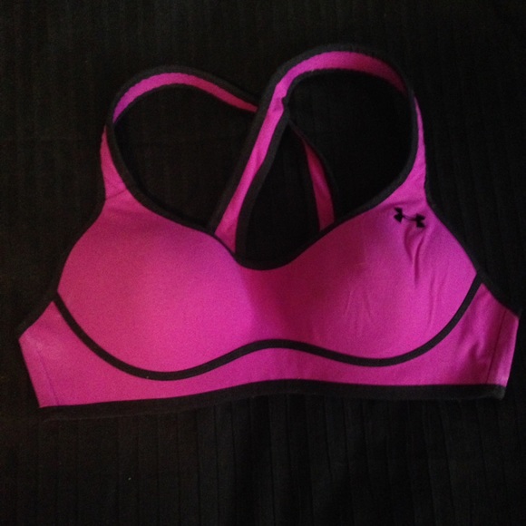 NEW UNDERARMOUR HEATGAURD PADDED WIREFREE SPORTBRA